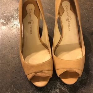 Carollina Espinosa beige leather heels